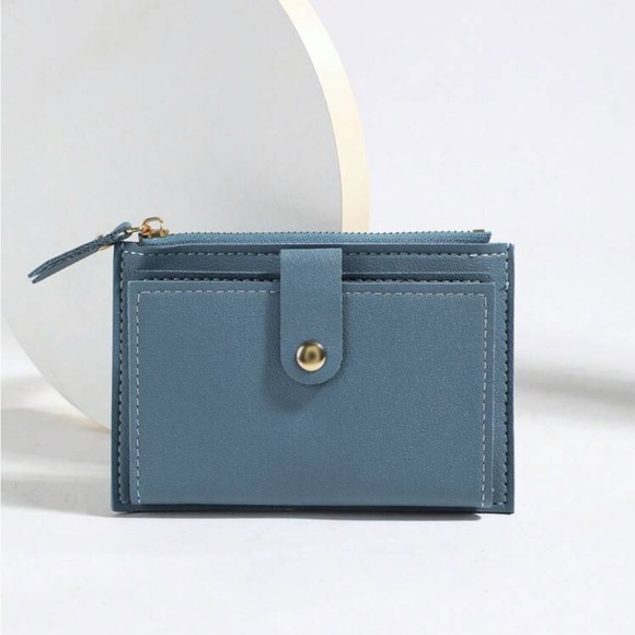 Handbags - ⚠️Clearance Blue Zipper Wallet / Cardholder